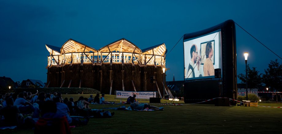 Open-air cinema at the graduation house