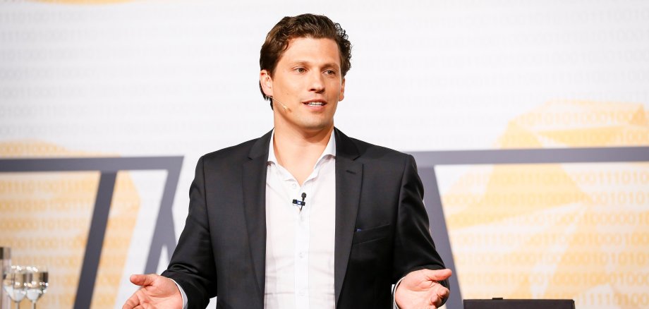 AI expert at the lectern