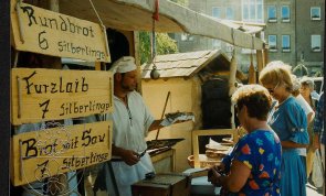 Open Sunday and craft market 2001