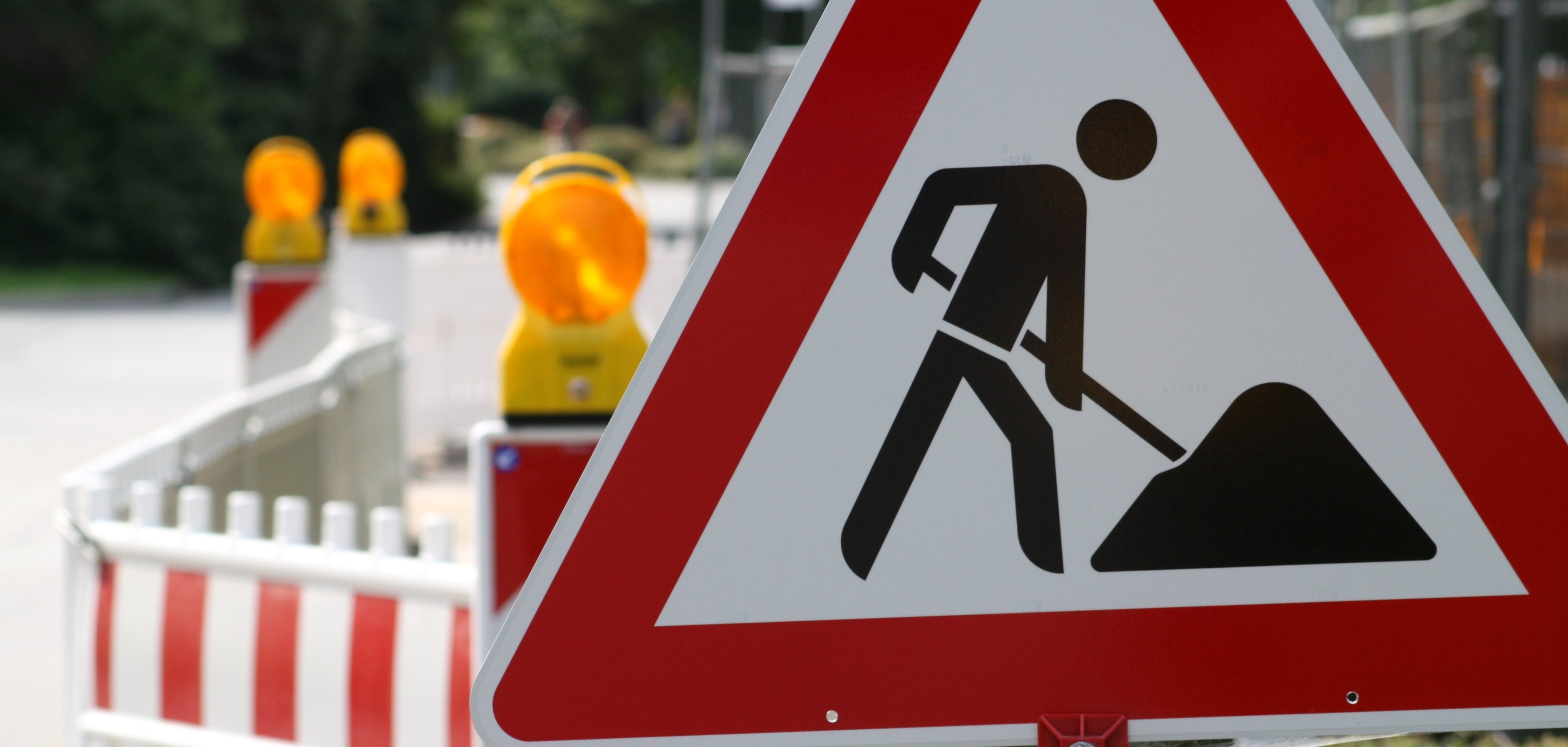 A "Attention construction work" sign