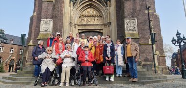 Groep op stadswandeling voor Internationale Vrouwendag in maart 2026
