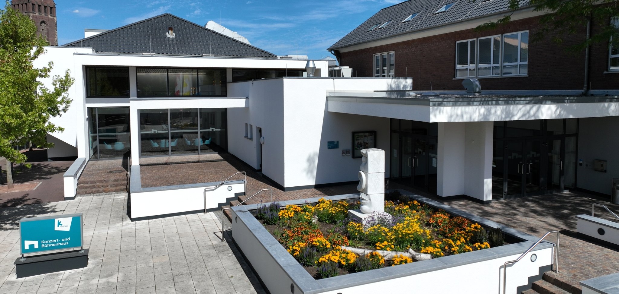 Widok zewnętrzny domu scenicznego - 1