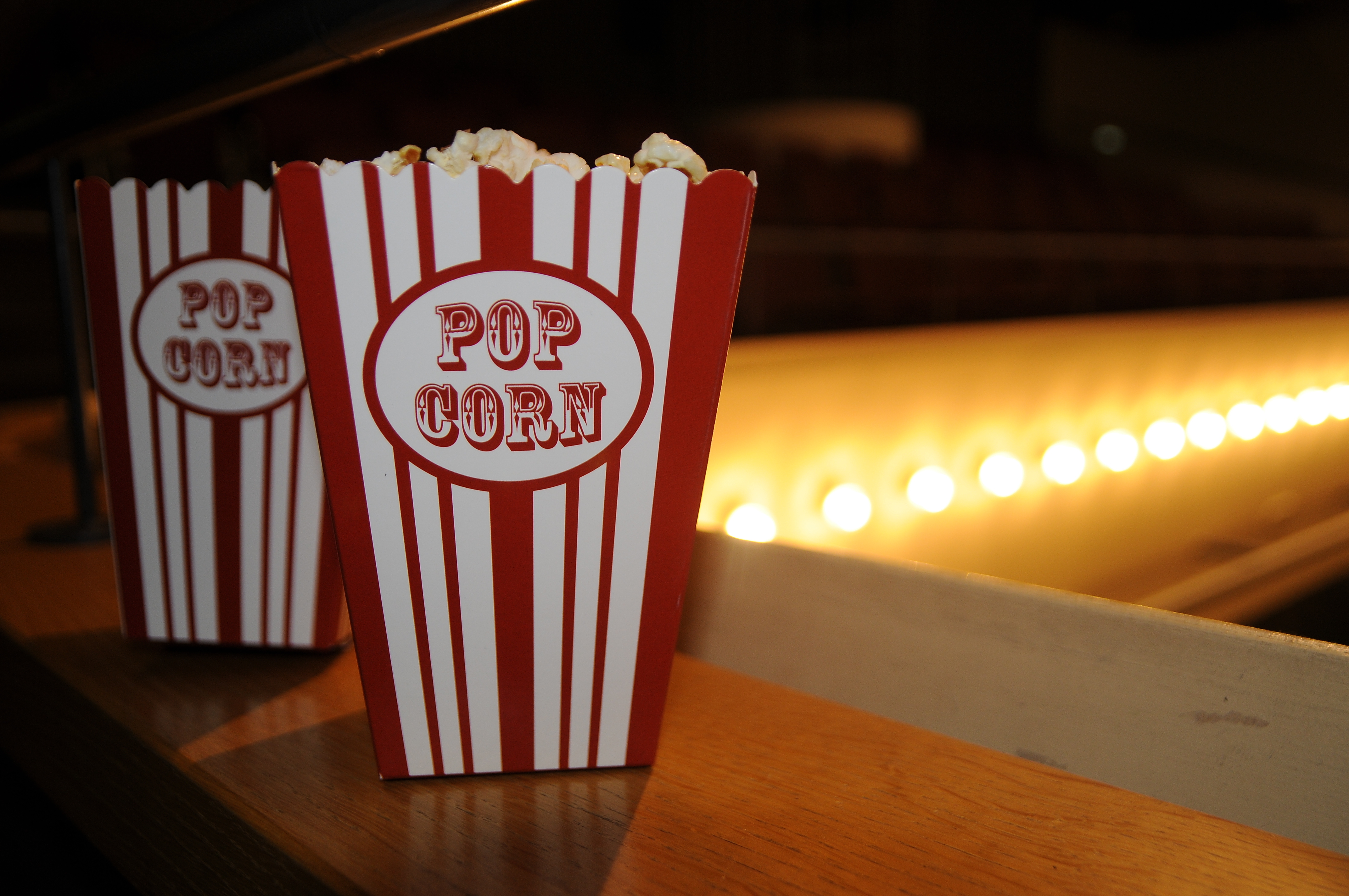 Dwie torebki popcornu