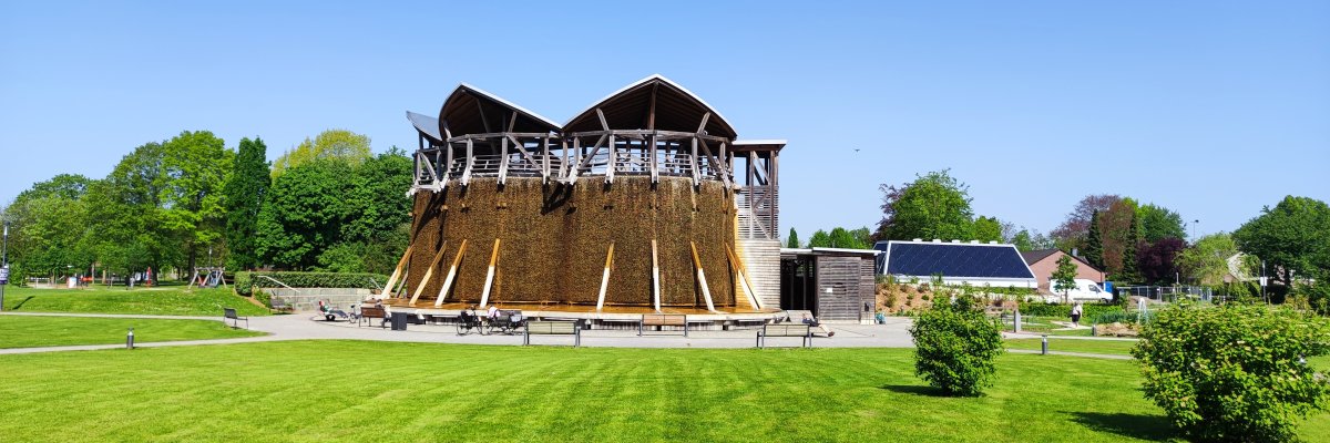 Gradierwerk und Inhalatorium Blick auf das Gradierwerk und das Inhalatorium im Solegarten St. Jakob.