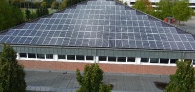 Photovoltaikanlage auf der Zweifachturnhalle am Schulzentrum