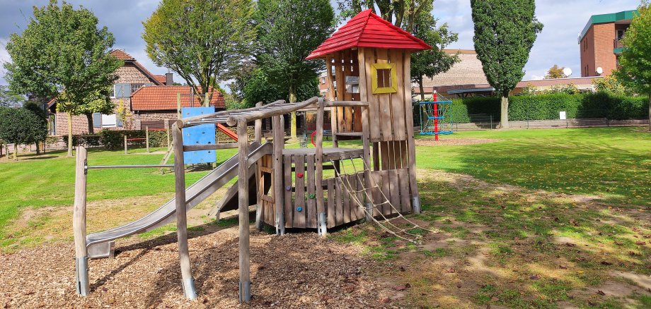 Spielplatz Weberstraße in Kevelaer Klettergerüste auf einem Spielplatz