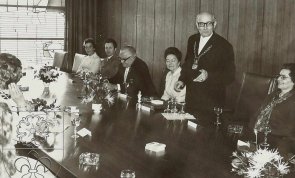 Bundesverdienstkreuz Buergermeister Pluempe 1972 Bundesverdienstkreuz Buergermeister Pluempe 1972