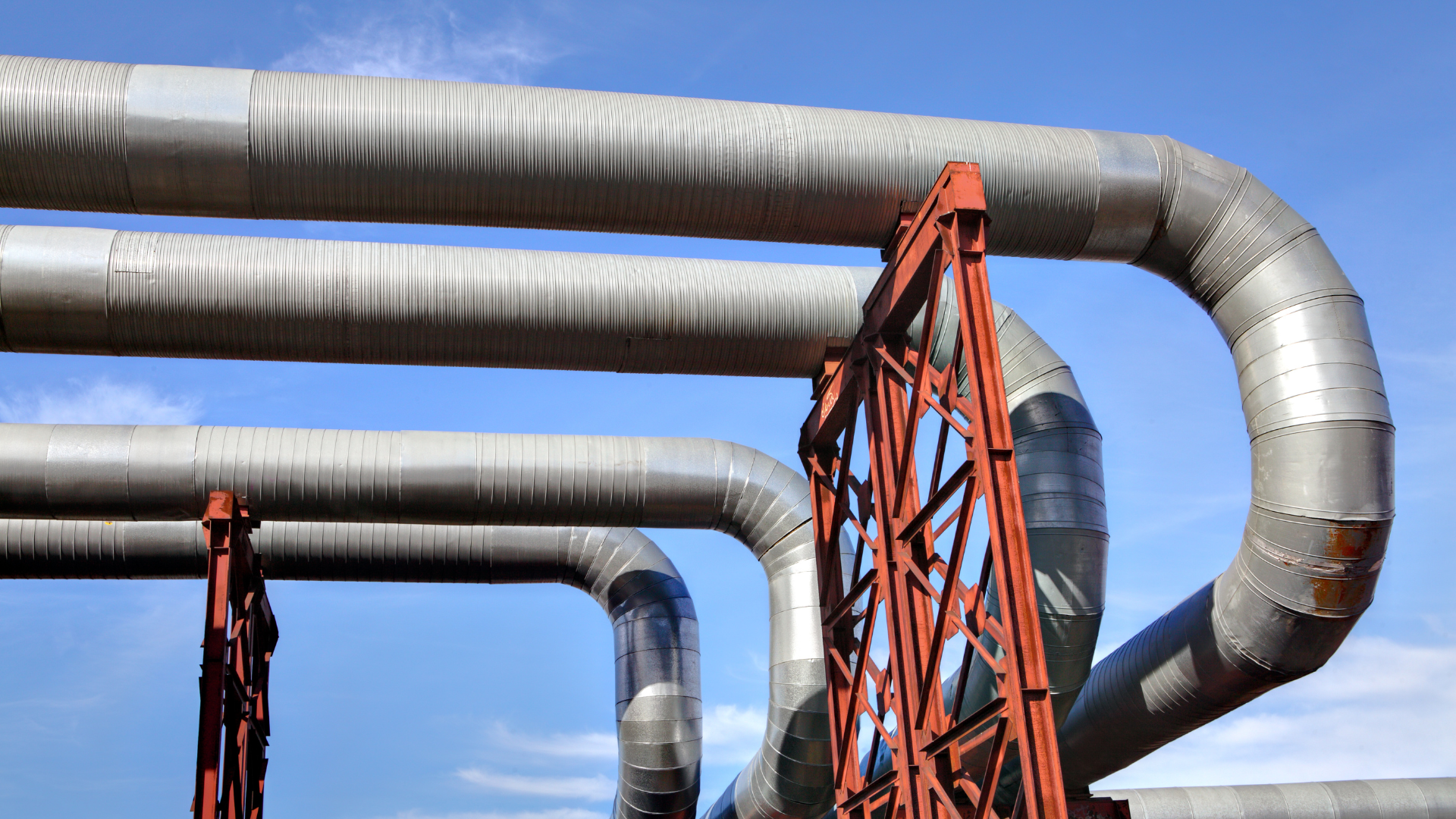 Rohre in der Landschaft